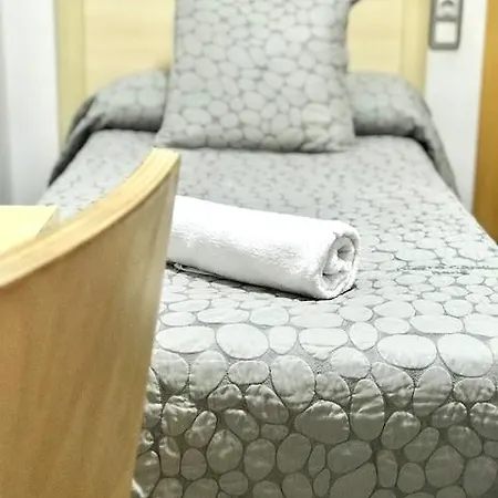 Hostal Badalona Guest house 2*