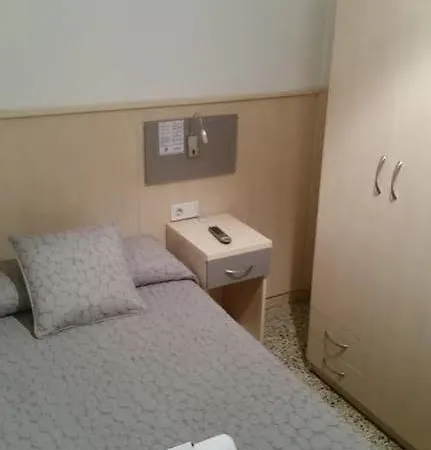 Hostal Badalona Guest house